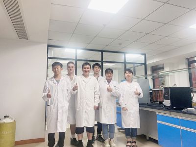 40%中高級(jí)職稱(chēng)